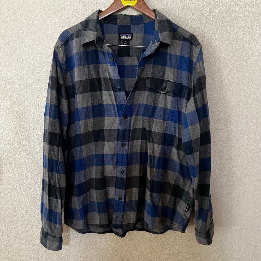 Patagonia Men's Lightweight cotton Fjord Flannel Shirt in blue grey plaid LARGE